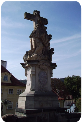 Statue der Heiligen Luitgard auf der Karlsbrücke in Prag